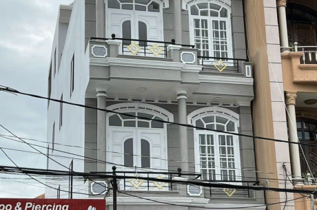 Cần bán nhà 1 trệt 2 lầu mặt tiền đường Trần Đồng, p3, TPVT,